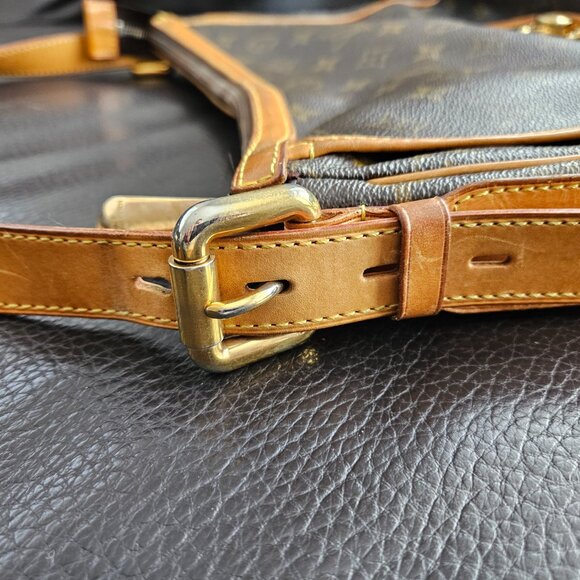 Louis Vuitton Tulum Monogram Canvas GM Pre-Owned - Picture 8 of 16